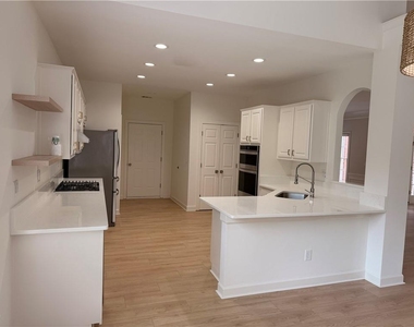 325 North Court - Photo Thumbnail 7