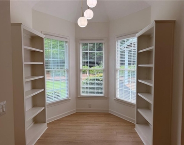 325 North Court - Photo Thumbnail 12