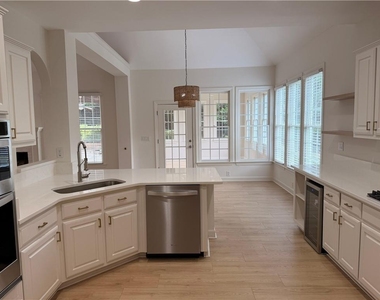 325 North Court - Photo Thumbnail 8