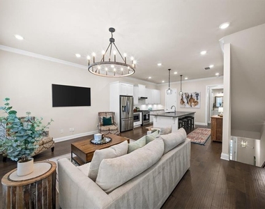 1829 La Dawn Lane - Photo Thumbnail 2