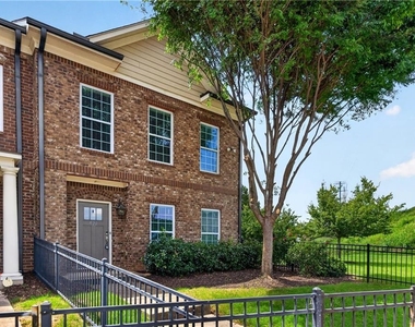 920 Westmoreland Circle Nw - Photo Thumbnail 4