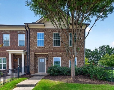 920 Westmoreland Circle Nw - Photo Thumbnail 2