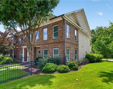 920 Westmoreland Circle Nw - Photo Thumbnail 3