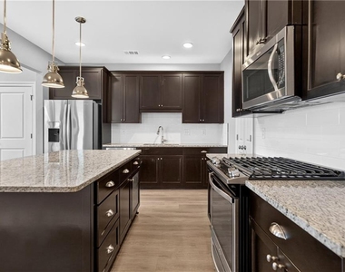 920 Westmoreland Circle Nw - Photo Thumbnail 13