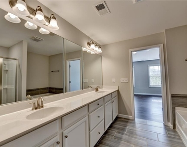 7245 Heritage Oak Court - Photo Thumbnail 44