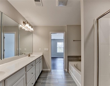 7245 Heritage Oak Court - Photo Thumbnail 43