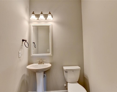 7245 Heritage Oak Court - Photo Thumbnail 5