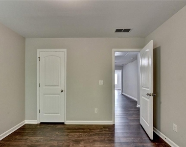 7245 Heritage Oak Court - Photo Thumbnail 52