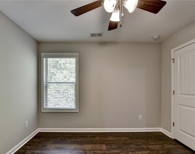 7245 Heritage Oak Court - Photo Thumbnail 46