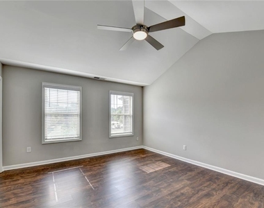 7245 Heritage Oak Court - Photo Thumbnail 31