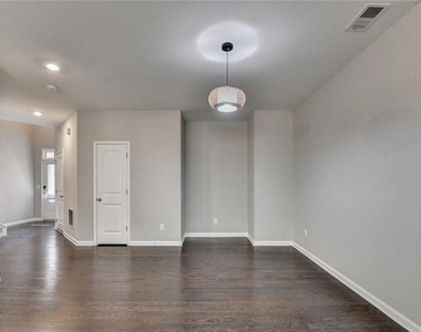7245 Heritage Oak Court - Photo Thumbnail 14