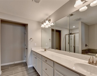 7245 Heritage Oak Court - Photo Thumbnail 40