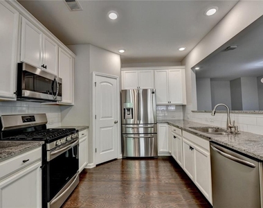 7245 Heritage Oak Court - Photo Thumbnail 20