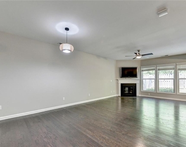 7245 Heritage Oak Court - Photo Thumbnail 6