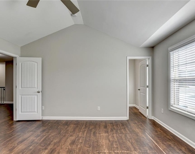 7245 Heritage Oak Court - Photo Thumbnail 34