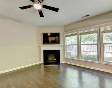 7245 Heritage Oak Court - Photo Thumbnail 11