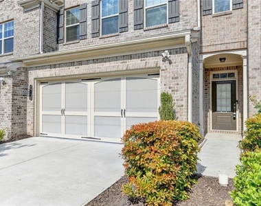 7245 Heritage Oak Court - Photo Thumbnail 2