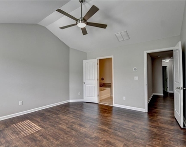 7245 Heritage Oak Court - Photo Thumbnail 38