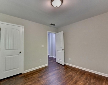 7245 Heritage Oak Court - Photo Thumbnail 51