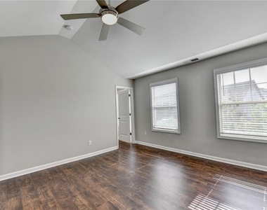 7245 Heritage Oak Court - Photo Thumbnail 33