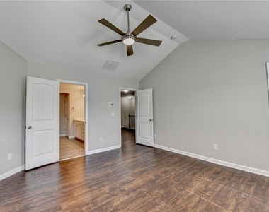 7245 Heritage Oak Court - Photo Thumbnail 35