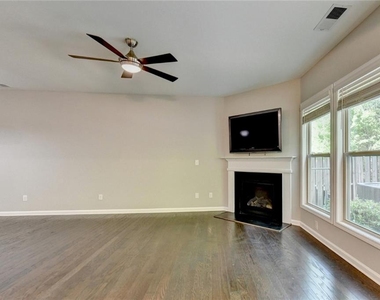 7245 Heritage Oak Court - Photo Thumbnail 12