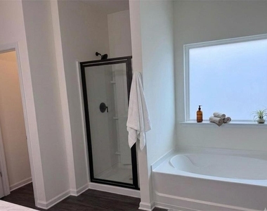2308 Hastings Manor Lane - Photo Thumbnail 11