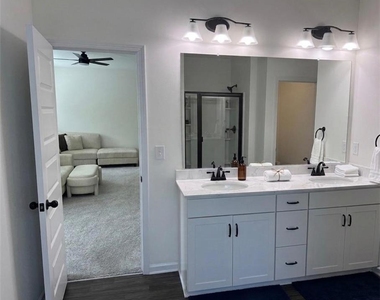 2308 Hastings Manor Lane - Photo Thumbnail 10