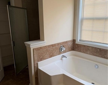 508 Lee Miller Drive - Photo Thumbnail 14