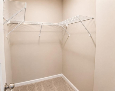 100 Squarewood Lane - Photo Thumbnail 9