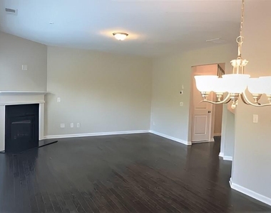 1327 Elderwood Way - Photo Thumbnail 5