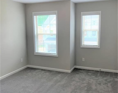 1327 Elderwood Way - Photo Thumbnail 6