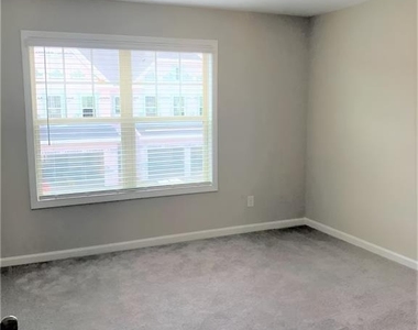 1327 Elderwood Way - Photo Thumbnail 11