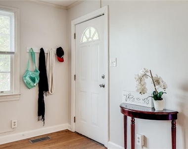 388 Ashley Avenue Ne - Photo Thumbnail 5