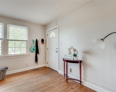 388 Ashley Avenue Ne - Photo Thumbnail 6