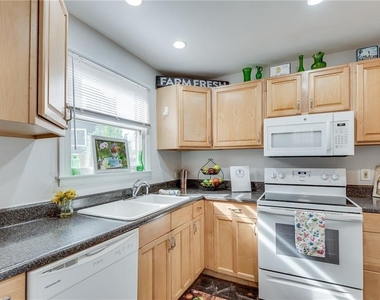 388 Ashley Avenue Ne - Photo Thumbnail 11