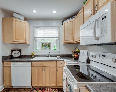 388 Ashley Avenue Ne - Photo Thumbnail 13