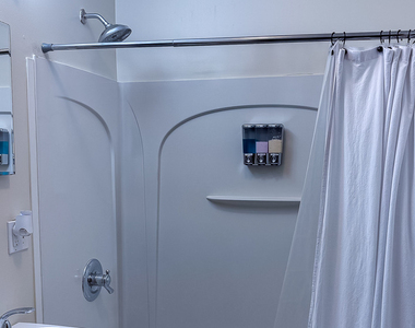 807 W John Street - Photo Thumbnail 17