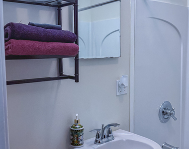 807 W John Street - Photo Thumbnail 19