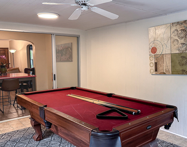 807 W John Street - Photo Thumbnail 6