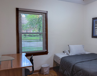 807 W John Street - Photo Thumbnail 13