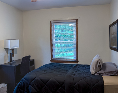 807 W John Street - Photo Thumbnail 20