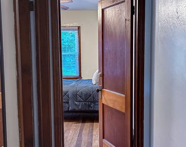 807 W John Street - Photo Thumbnail 16