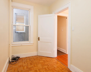 Astoria 41st Street - Photo Thumbnail 1