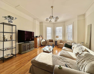 31 & 37th Street - Photo Thumbnail 4