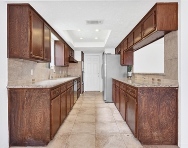 2730 Mesquite Drive - Photo Thumbnail 6