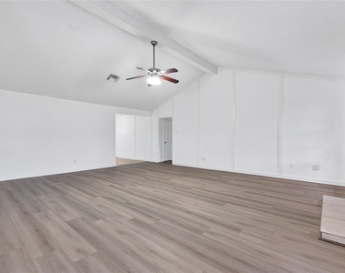 2730 Mesquite Drive - Photo Thumbnail 3