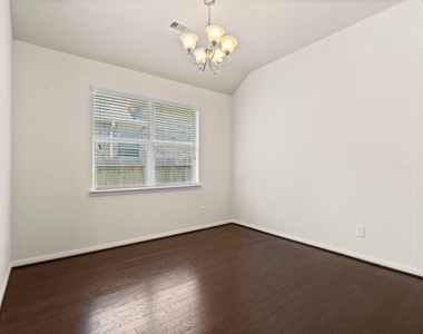 118 Red Deer Place - Photo Thumbnail 4