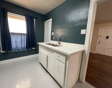 1552 Lombardy Street - Photo Thumbnail 9