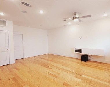 2401 Crawford Street - Photo Thumbnail 5